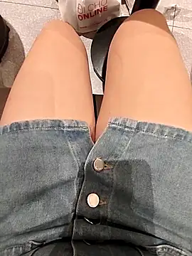 Baby-Linh online show from April 1, 6:25 am