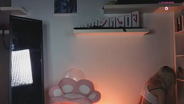 DollyEllie online show from April 22, 10:07 pm