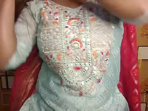 Hotty Suzuka online show from December 5, 10:05 am