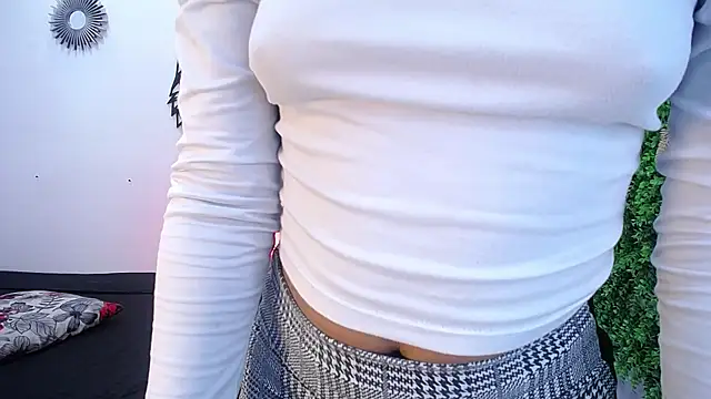 Isabella Roouse online show from January 15, 4:07 am