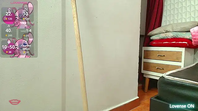 Elizabetth Roman online show from April 25, 8:17 pm