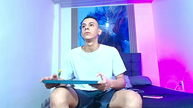 Valentina and sneider  online show from April 27, 5:26 am