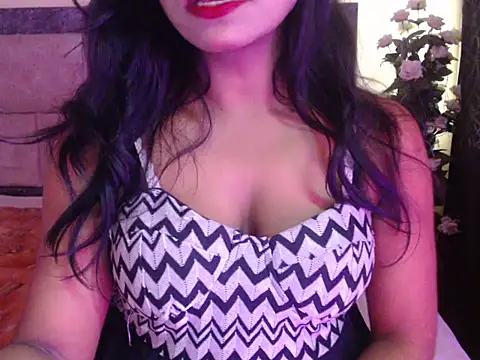 Lola Bebe online show from April 11, 6:30 am