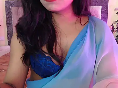 Lola Bebe online show from April 15, 5:30 am