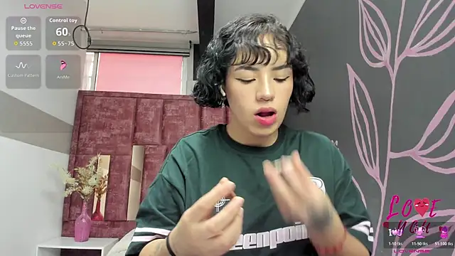 Kiara Fox   online show from March 30, 8:19 pm