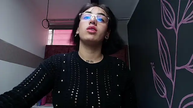 Kiara Fox   online show from April 27, 8:50 pm