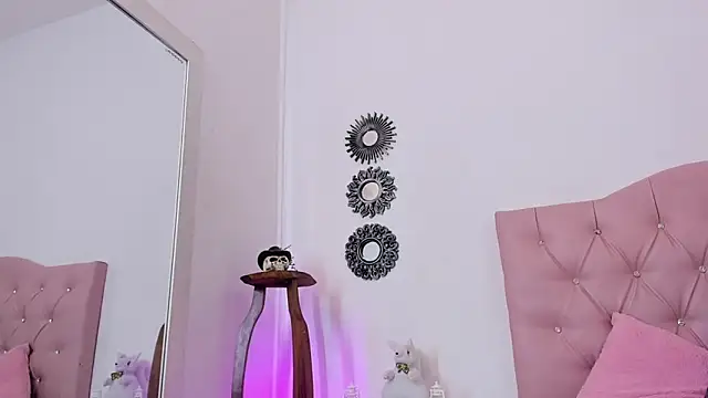 mia collin  online show from January 14, 2:44 pm