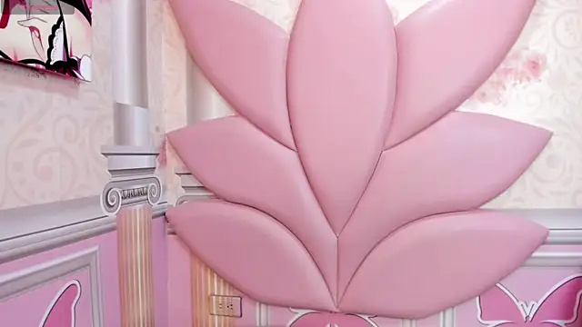 valeriecute18 online show from April 25, 4:04 pm