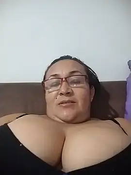 Nini Love  online show from April 24, 4:04 am