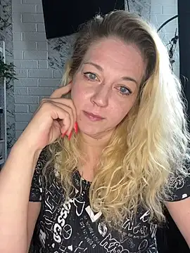 JenniferCarmen online show from April 23, 1:57 am