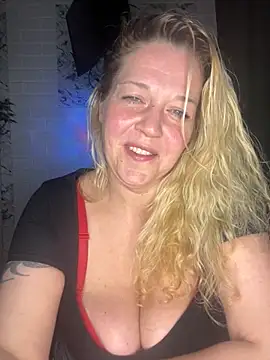 JenniferCarmen online show from April 25, 1:41 pm