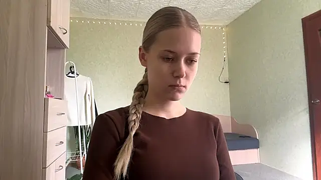 ZaidaSchwarten online show from May 1, 2:09 pm