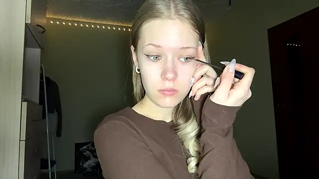 ZaidaSchwarten online show from February 10, 5:21 am