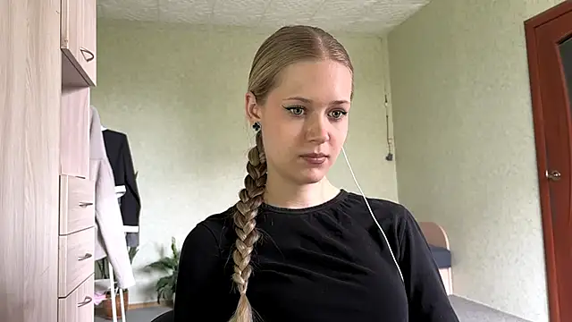 ZaidaSchwarten online show from June 17, 8:59 am