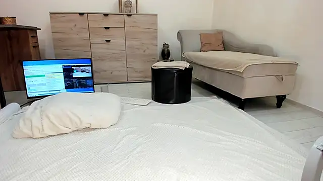 classy medea online show from April 22, 2:52 am