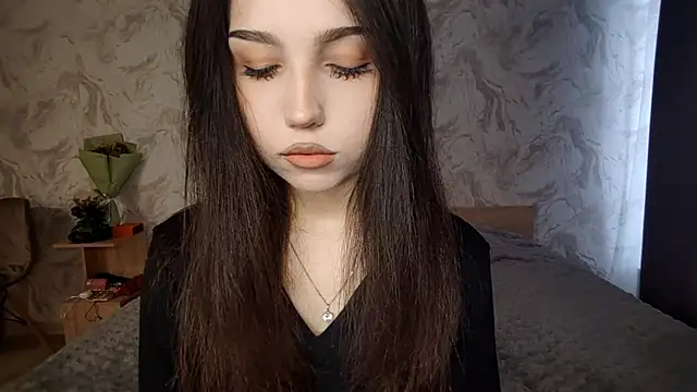 Qwami Amie online show from April 21, 6:31 am