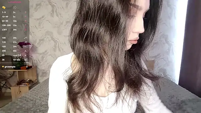 Qwami Amie online show from April 27, 6:54 am