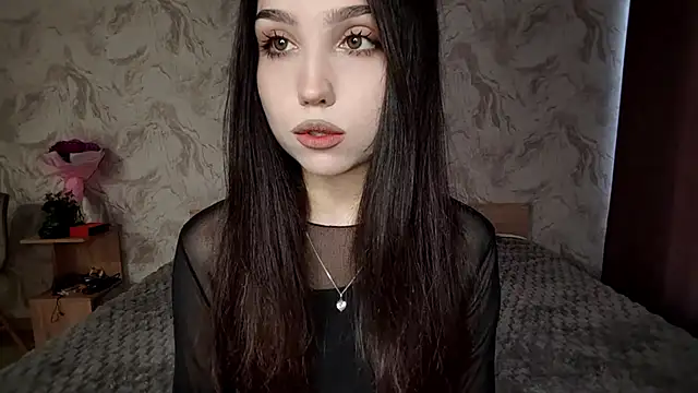 Qwami Amie online show from April 25, 12:52 pm