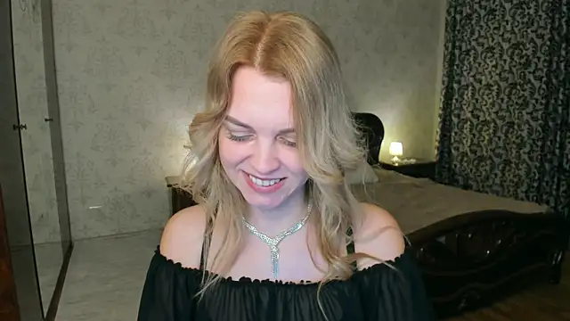 LunaFlinn online show from March 5, 4:19 am