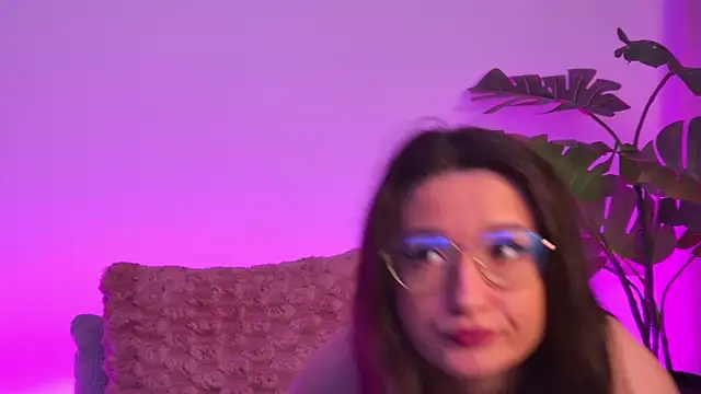 TheaMalekoo online show from April 25, 12:41 pm