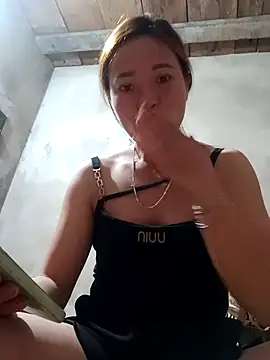 little-effy online show from April 25, 1:14 pm