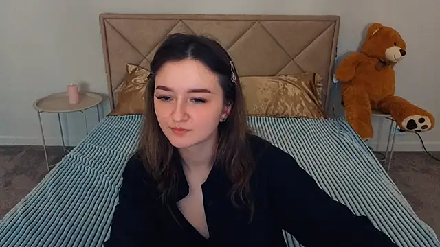 CyrenaLuxe online show from April 29, 12:52 pm