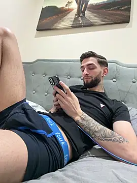 Juliann69Ramiro online show from February 19, 11:47 pm