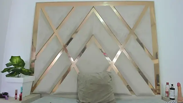 Selenaasm online show from April 22, 9:01 pm