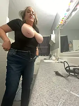 backagainredgirl online show from April 7, 10:12 pm