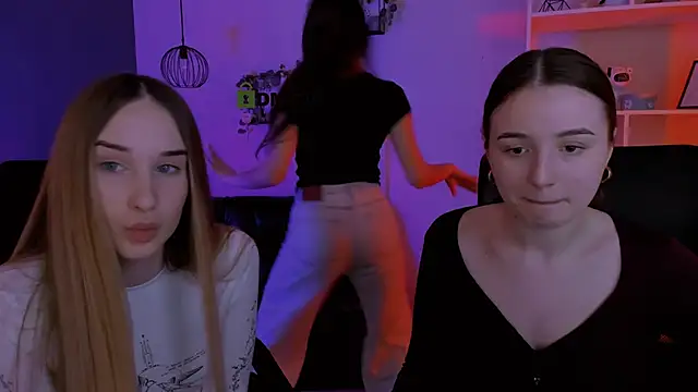 mila firee online show from April 21, 7:59 am