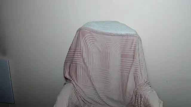 LiaSeass  online show from April 26, 2:59 pm