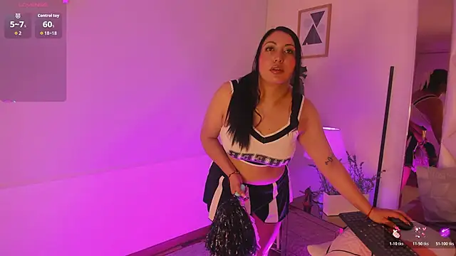 LizzCarter  online show from April 20, 11:46 am