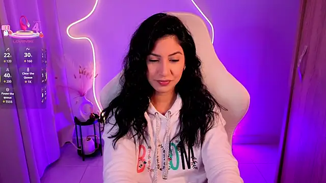 chloebum  online show from March 28, 11:10 am