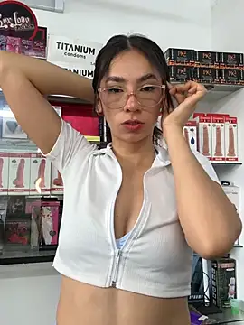 lunaluxury22 online show from April 23, 2:08 pm