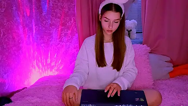 BitterPeach online show from February 21, 4:40 pm