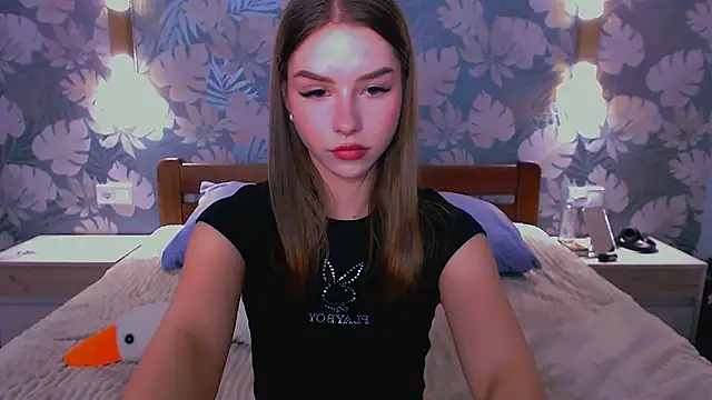 BitterPeach online show from April 22, 5:32 pm