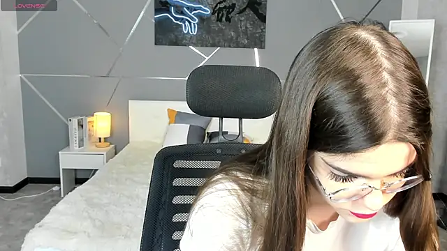 miss  evelyne online show from January 13, 8:08 am