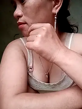 ngaytho004 online show from April 18, 10:53 pm