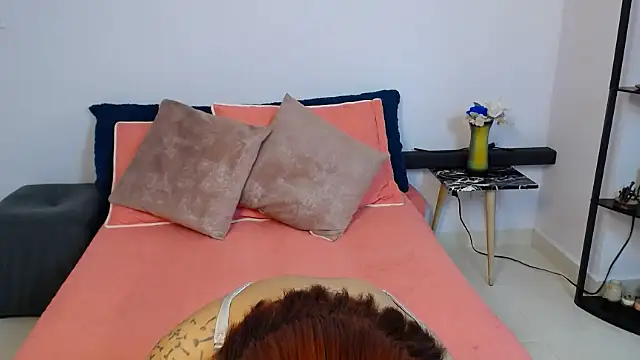 Parislennon online show from February 6, 10:24 pm