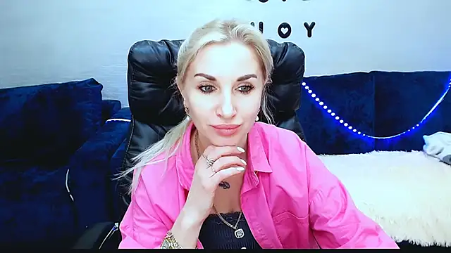 Hanna--Sweet online show from December 15, 4:01 pm