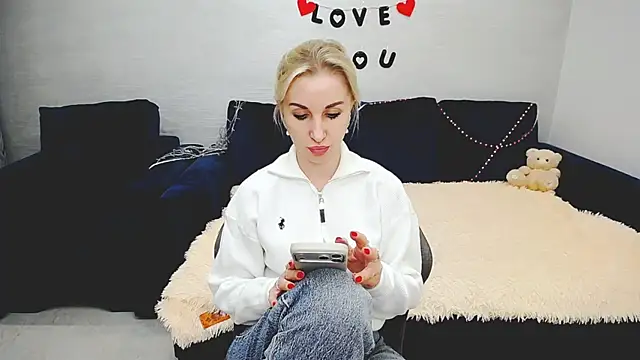 Hanna--Sweet online show from February 9, 3:47 pm