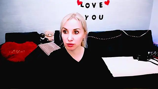 Hanna--Sweet online show from April 21, 2:35 pm