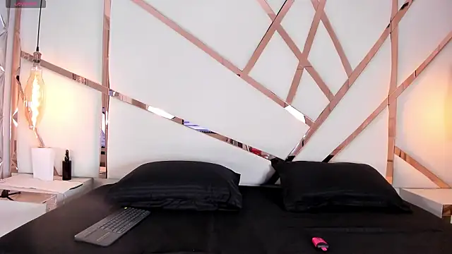 Avy rose online show from March 18, 11:59 am