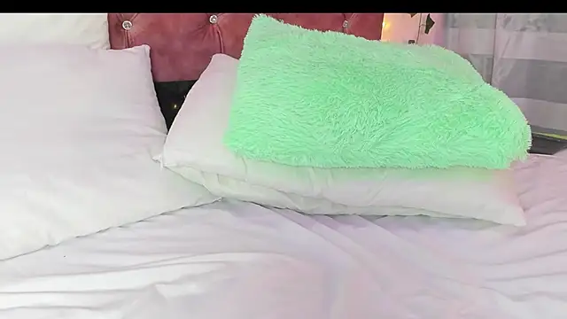 Ayla-marttinez online show from February 6, 2:15 am