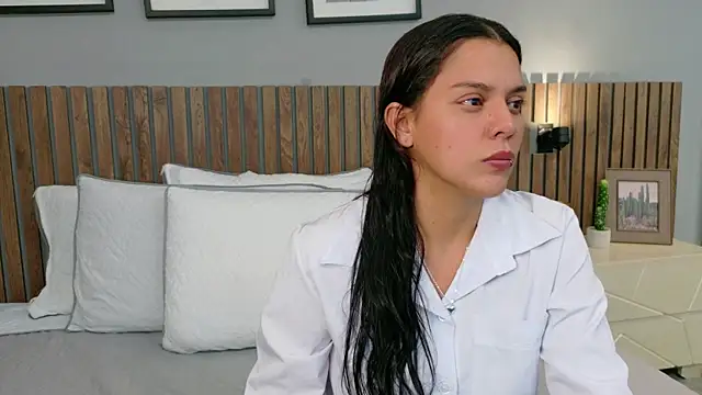 Mia Bellefort online show from April 23, 8:55 pm