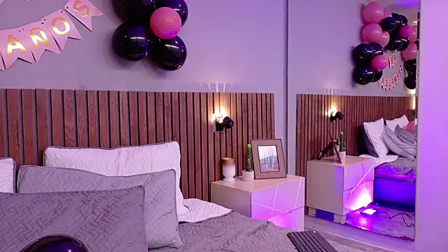 Mia Bellefort online show from April 25, 8:39 pm