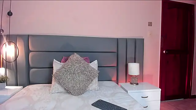 EllaVillaluna online show from January 17, 2:08 am