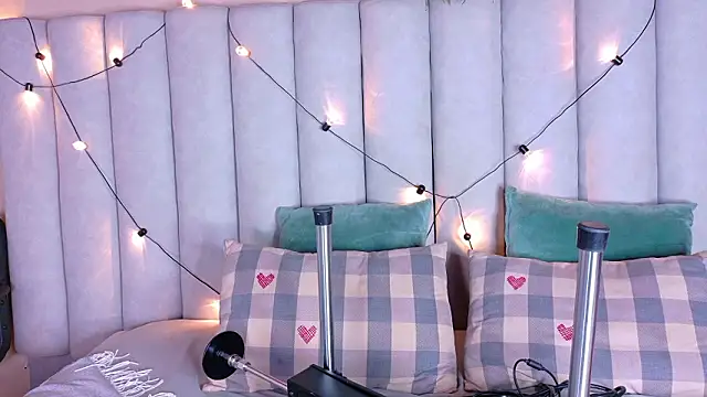 Miia Anderson online show from March 18, 1:27 pm