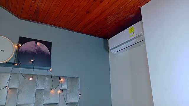 Miia Anderson online show from April 25, 1:14 pm