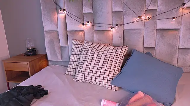 Miia Anderson online show from March 19, 1:37 pm